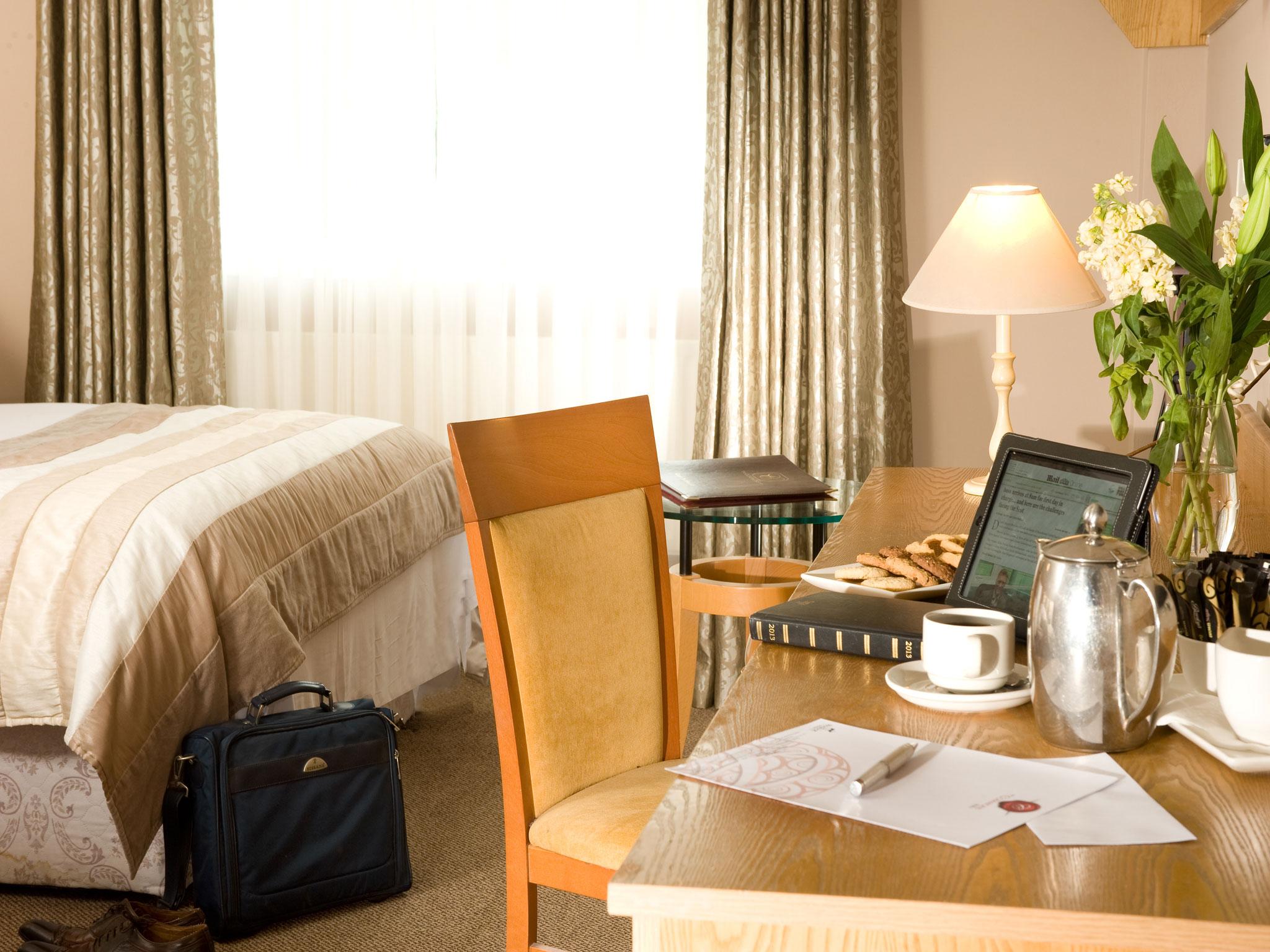 Great National Commons Inn Hotel Корк Екстериор снимка